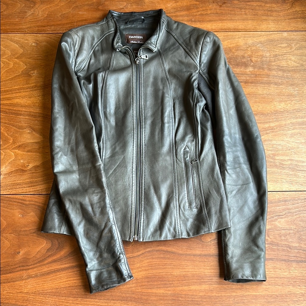 🌚 Danier Leather Jacket Size 2XS